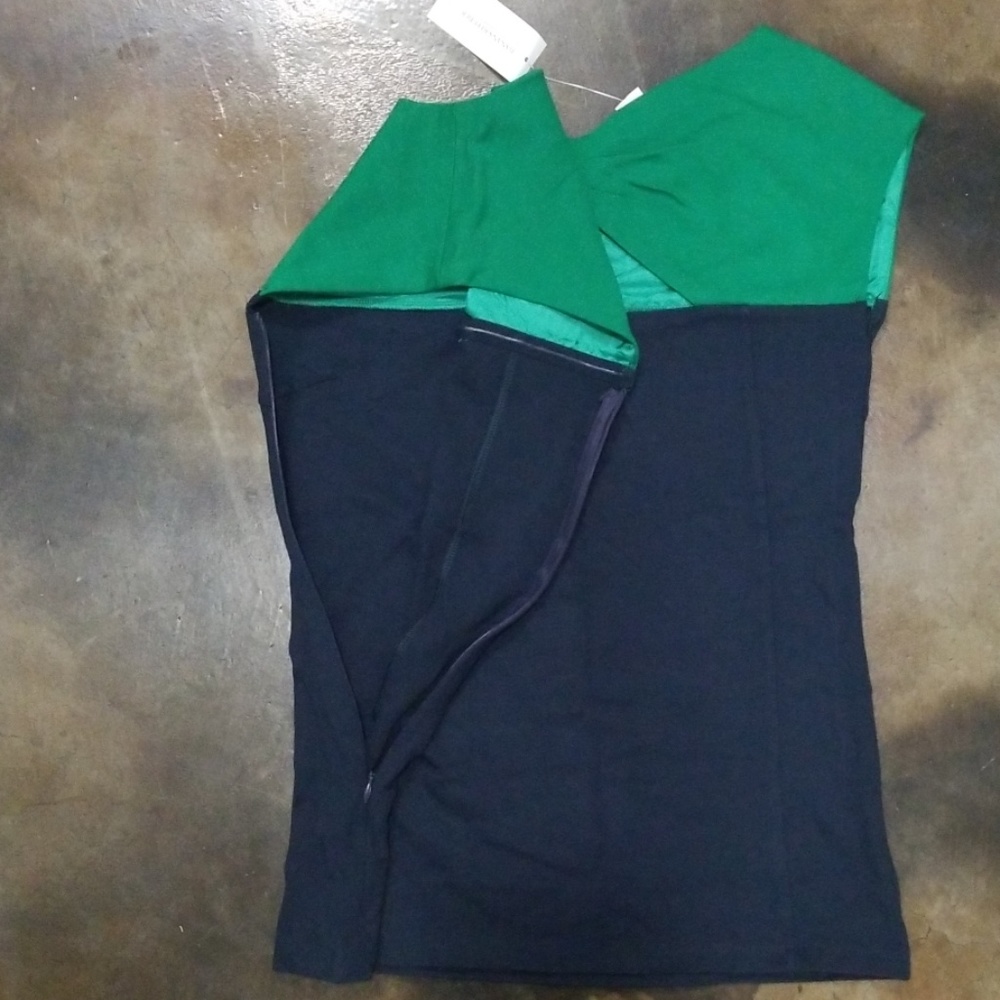 Banana Republic sleeveless shirt, size 4 NWT - Picture 3 of 4